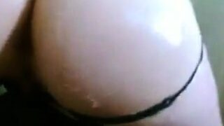 Amateur Pawg shows off her phat ass