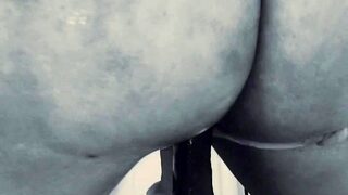 Amateur webcam toying wet pussy