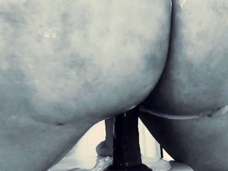 Amateur webcam toying wet pussy