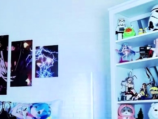 Big boob brunette masturbates on webcam