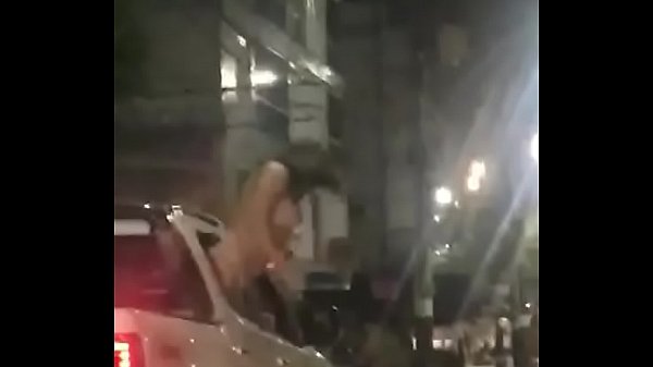 comemorando vitória do bolsonaro pelada no carro