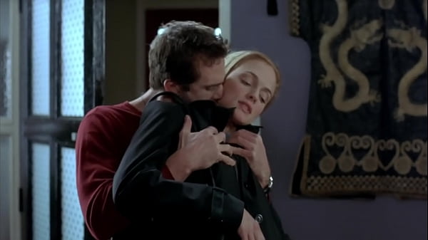 Heather Graham in k. Me Softly 2002 (Enhanced Vocals)