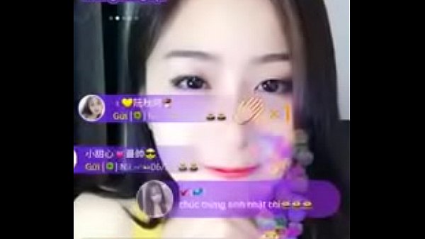 Hot girl tổ chức sinh nhật trên uplive