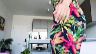 I actually don’t like my stepmom but she have a hot body