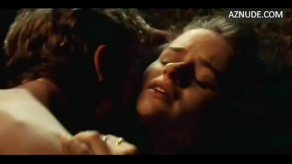 Joey King Sex in Park (Looped)