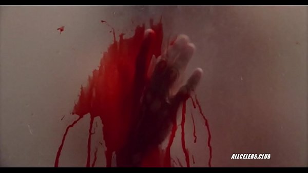 Linnea Quigley in m. Weapon 1990