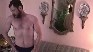 Mature Amateur Queen Jacking Off