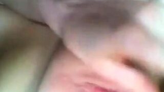 Mella macht es sich selbst