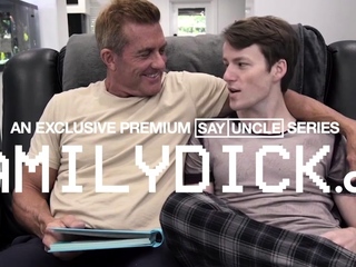 Muscular Macho With Tattoos Gets His Hole Stretched