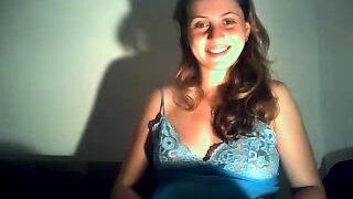 Naked amateur webcam girl fingering her pussy live on camera