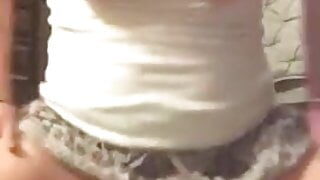 Nerd amateur girl riding her toy announce orgasm