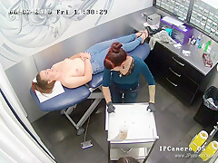 peeping_Piercing_salon_3