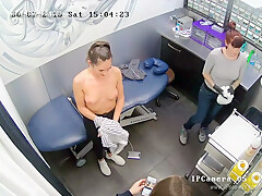 peeping_Piercing_salon_4