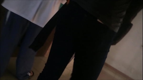 quay lén đít con phò nổi tiếng từng lộ clip buscu bồ ở trường