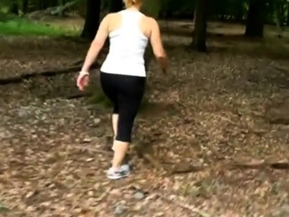 Reife Frau will im Wald Gefickt werden