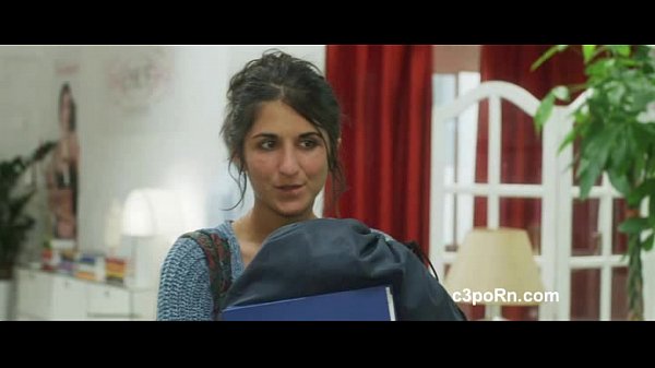 Sous Les Jupes Des Filles Hot scenes