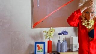 Erotic euro beauty sucking and riding before cumshot