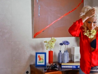 Erotic euro beauty sucking and riding before cumshot