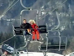 Laetitia baisée dehors en collants noirs ouverts