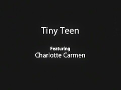 Sophie Turner masturbating