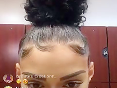 Theeonlysafarii twerking and clapping her ass on ig live