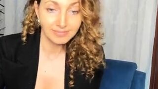 amateur blonde solo webcam