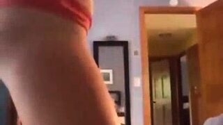 Amateur Webcam Teen Masturbates And Teases
