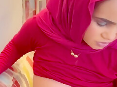 Arab Slut Seeks Out For Hotel Hookups