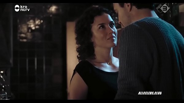 Katja Schuurman in Vlucht HS13 in s01e07 2016