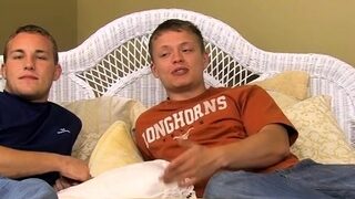 Sexy homo dude enjoys playing with a stiff rod till cumshot