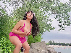 Shaking Latina Ass On Rock With Public Reactions