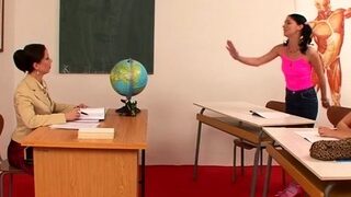 Tempting girlfriend Pepper feels chopper in lovebox