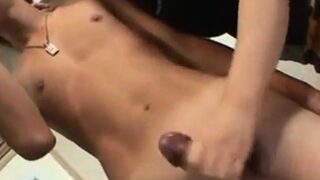 Young Japan boy cumshots two times !